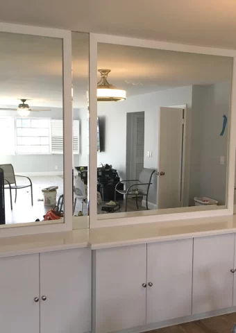 Boynton Beach: Dining Area Storage and Mirrors